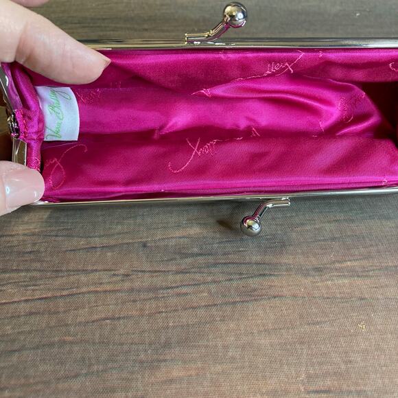 0102 Vera Bradley Kisslock Slim Makeup Case in Retired Very Berry Paisley EUC - Picture 2 of 5